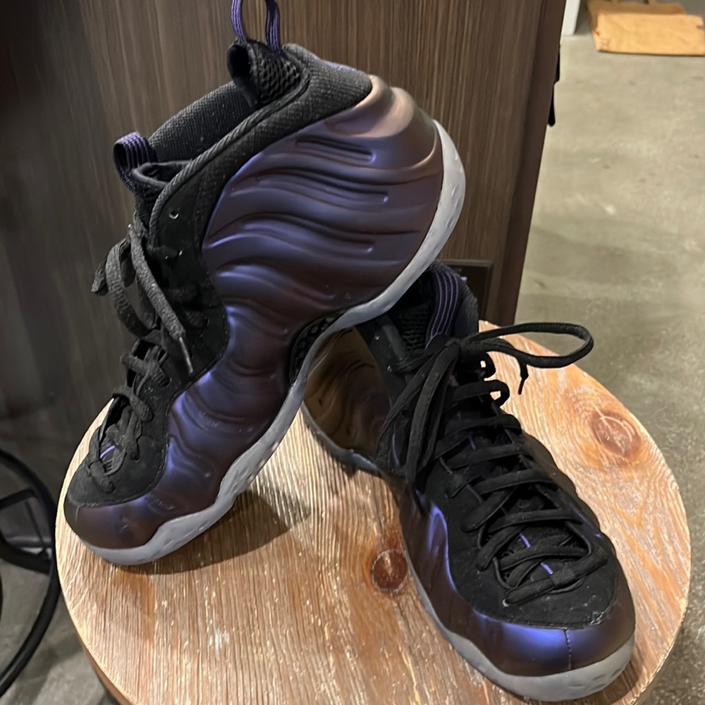 Men’s NIKE sneakers